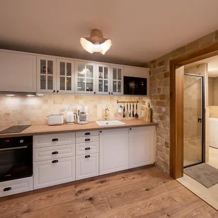 Flat - Sleeps 3 - Parking - Wifi *
