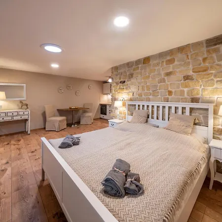 Flat - Sleeps 3 - Parking - Wifi *