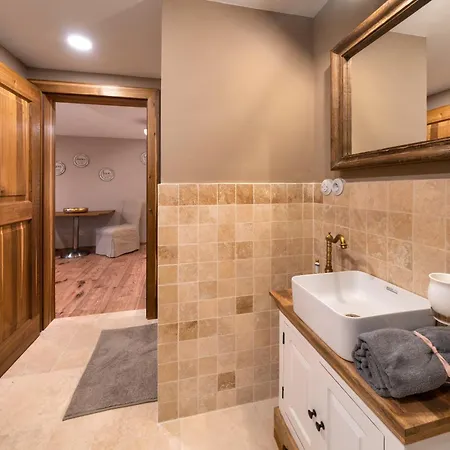 Flat - Sleeps 3 - Parking - Wifi *