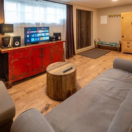 Flat - Sleeps 3 - Parking - Wifi *