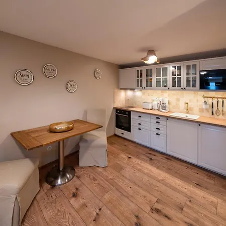 Flat - Sleeps 3 - Parking - Wifi