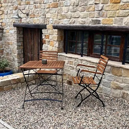 Flat - Sleeps 3 - Parking - Wifi Hostivice